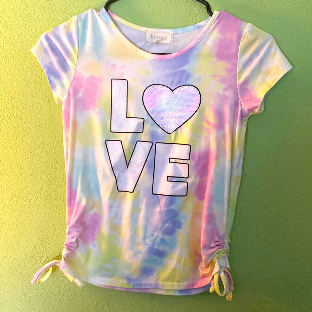 42 💜Girls size 10/12 tie dye pastel shirt with flip sequin heart